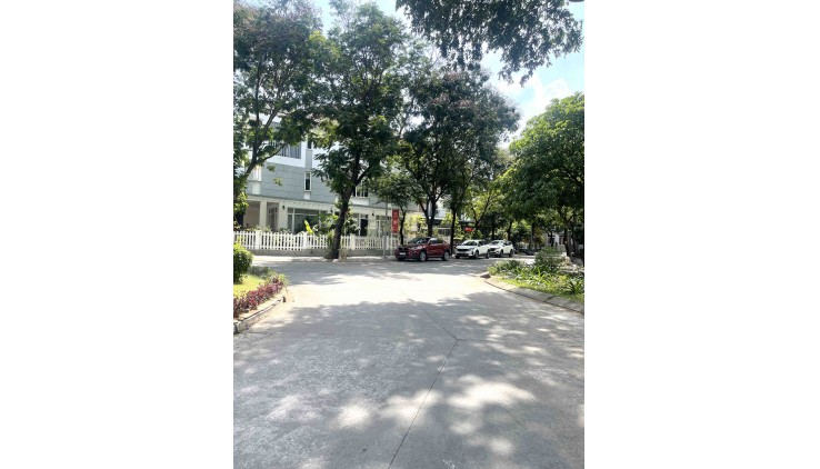Biệt Thự  3 Tầng View Công Viên Đẳng Cấp 190m2_8.5x22m Quốc Lộ 13 Hiệp Bình Phước Thủ Đức Chỉ 18,5 tỷ.